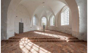 Mežotnes baznīca – apkaimes gaismas pils