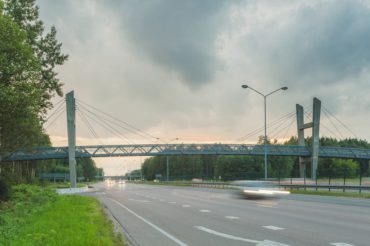 Gājēju un velosipēdistu tilts pār Rīgas–Ventspils šoseju