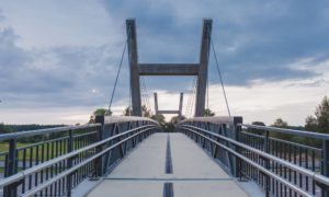 Gājēju un velosipēdistu tilts pār Rīgas–Ventspils šoseju