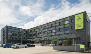 Rekonstrukcija. «Tirdzniecības centra pārbūve par biroju ēku» Tehnikas ielā, starptautiskajā lidostā «Rīga». 