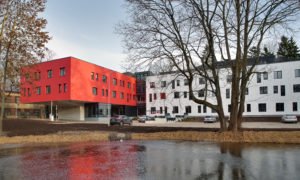 Rīgas Stradiņa universitātes dienesta viesnīcas jaunbūve Dārza iela 5, Rīga. Pasūtītājs «RĪGAS STRADIŅA UNIVERSITĀTE». Projekts Māris Malahovskis, «Nams». Būvnieks«Velve», atbildīgais darbu vadītājs Ainārs Leitēns, projekta vadītājs Deniss Kamuškovs. Būvuzraudzība Artūrs Ščurs, «Baltline Globe».