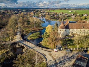 Kokbetona tilts pie Jaunpils pils