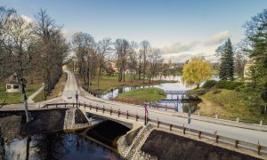 Kokbetona tilts pie Jaunpils pils