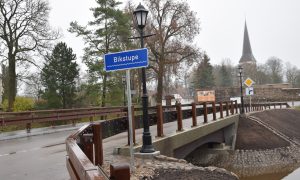 Kokbetona tilts pie Jaunpils pils