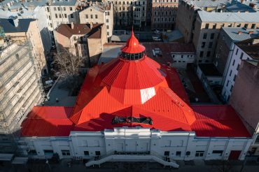 Turpmāk Rīgas cirka kupols būs sarkans
