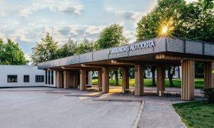 Skrundas autoosta. Pasūtītājs Skrundas komunālā saimniecība, projekts MUUD, būvnieks AB BŪVNIECĪBA, būvuzraugs DKG.