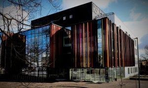 RSU Farmācijas studiju un pētniecības centrs, Konsula iela 21, Rīga. Pasūtītājs Rīgas Stradiņa universitāte, projekts NAMS, būvnieks UPB, būvuzraugs BŪVUZRAUGI LV. 