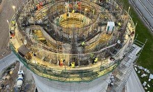 Cementa siloss SCHWENK Latvija rūpnīcā. Pasūtītājs SCHWENK Latvija.  Projekts IBAU HAMBURG, pielāgošana Vektors T, būvnieks IBAU HAMBURG sadarbībā ar TILTS, būvuzraudzība Jurēvičs un Partneri. 