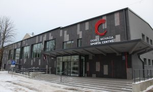 Ogres sporta centrs Skolas iela 12. Pasūtītājs Ogres novada pašvaldība, projekts JaunRīga ECO, būvnieks Velve-AE, būvuzraugs BŪVĒLOGS.