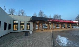 Skrundas autoosta. Pasūtītājs Skrundas komunālā saimniecība, projekts MUUD, būvnieks AB BŪVNIECĪBA, būvuzraugs DKG.