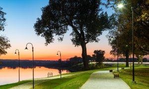 Cietokšņa promenāde, Daugavpils. Pasūtītājs Daugavpils valstspilsētas pašvaldība, projekts REM PRO, būvnieks Rīgas tilti, būvuzraugs Fortum.