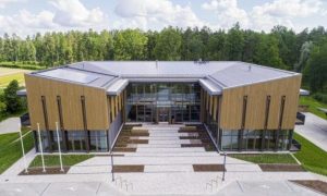 Nominācija Ilgtspējīgākā ēka – publiskā ēka 2.vieta Latvijas Valsts meži Klientu centrs, Jelgava, Latvija. Pasūtītājs LVM, projekts 5.iela, būvnieks Selva būve, būvuzraugs Būves birojs.