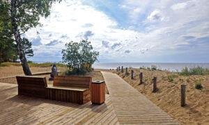 Mobilitātes uzlabo&scaron;ana kāpu zonā Saulkrastos. Pasūtītājs Saulkrastu novada pa&scaron;valdība. Projektētājs ReālProjekts. Būvnieks GP Holding. Būvuzraugs Somnair.