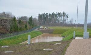 Valmieras industriālā parka mākslīgais mitrājs. Pasūtītājs Valmieras novada pa&scaron;valdība. Projektētājs Kvites. Būvnieks VIP ACB&R. Būvuzraugs RS Būvnieks.