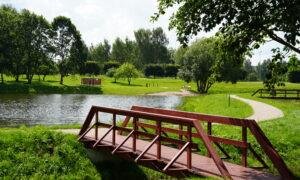 Māras dīķa un Alek&scaron;upītes gultnes tīrī&scaron;ana un labiekārto&scaron;ana Kuldīgā. Pasūtītājs Kuldīgas novada pa&scaron;valdība. Projektētājs PBT. Būvnieks ROGO. Būvuzraugs SISTĒMEKSPERTS.