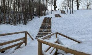 Ventas upes kreisā krasta takas izveide Kuldīgā. Pasūtītājs Kuldīgas novada pa&scaron;valdība. Projektētājs SNB projekti. Būvnieks AB Būvniecība. Būvuzraugs OZOLS &ndash; GV.