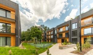 Jauns daudzdzīvokļu projekts Jūrmalas gatvē, Rīgā. Pasūtītājs Hepsor JG. Projektētājs MARK ARHITEKTI. Būvnieks Mitt&Perlebach. Būvuzraugs Būvkontrole.