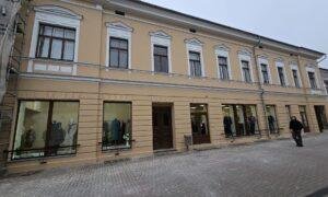 Fasāžu restaurācija Tirgoņu iela 17, Liepāja. Pasūtītājs JUPAKS. Projektētājs KOKILE. Būvnieks ML Būve. Būvuzraugs BŪVIECERE.