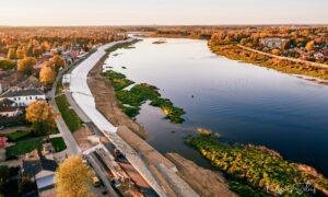 Inženierbūve &ndash; pārbūve. Jēkabpils aizsargdambja pārbūve. Pasūtītājs Jēkabpils novada pa&scaron;valdība. Projektētājs MELIORPROJEKTS, arhitekte Laura Lāce, ainavu arhitekte Sintija Neparte. Būvnieks Jēkabpils PMK. Būvuzraugs Firma L4.