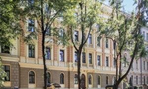 Fasāžu atjauno&scaron;ana. Jura Alunāna iela 6, Rīga. Pasūtītājs biedrība Jura Alunāna iela 6. Projektētājs T22. Būvnieks D-LUKS BŪVE. Būvuzraudzība ADBS.

