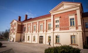 Pārbūve. Zaļenieku kultūras nama atjauno&scaron;ana. Pasūtītājs Jelgavas novada pa&scaron;valdība. Projektētājs NAMEJS PLUS. Būvnieks BILDBERGS. Būvuzraugs Ogley.