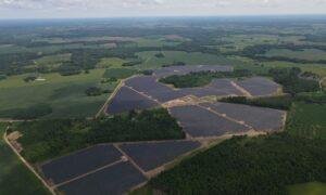 Jauna inženierbūve. Saules paneļu elektrostacija Vārmes pagasts, Kuldīgas novads. Pasūtītājs Ignitis Renewables. Projektētājs Projektē&scaron;anas birojs A.I.D.E. Būvnieks PS MB.MEE. Būvuzraugs G.L.B.